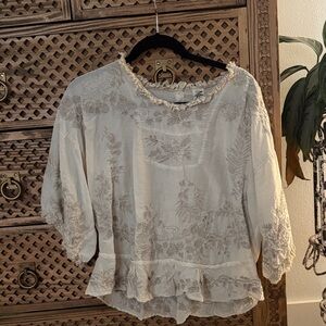 Embroidered magnolia Pearl top